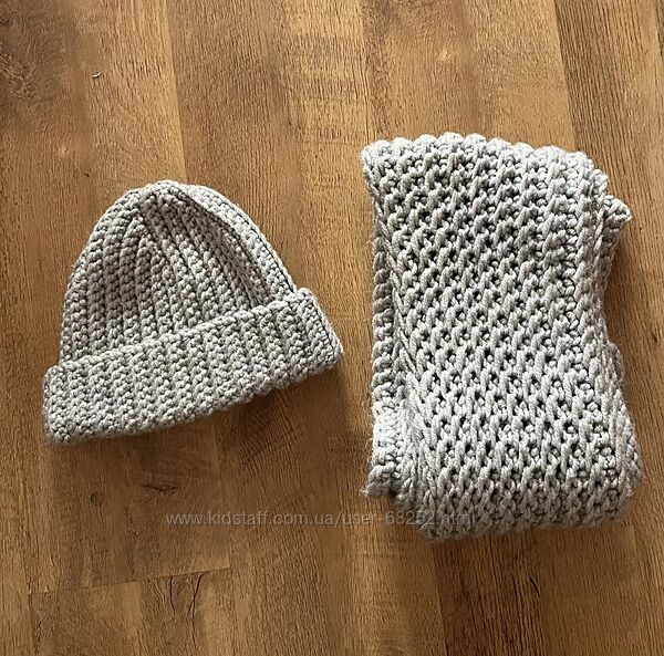 Набір шапка та шарф в ідеальному стані. 