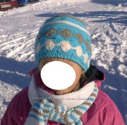 Вязаные зимние демисезонные шапки и комплекты на девочку 7-9 лет