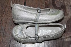 Новые туфельки для девочек  23-24размеры