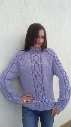 Пуловер реглан с косами-аранами з товстої  пряжи, ручне плетіння