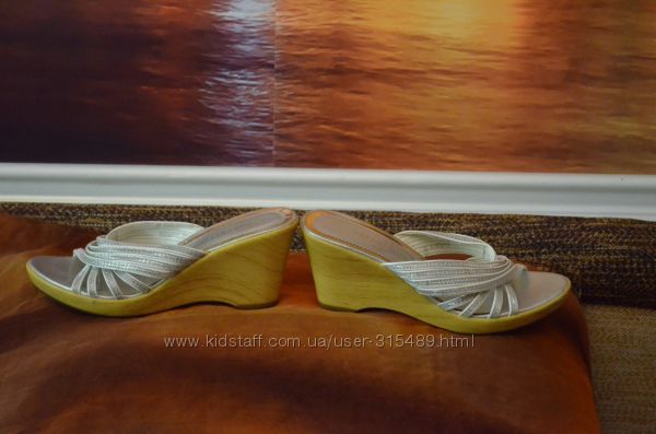 Яркие босоножки