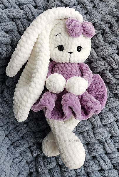 Зайка у сукні. Мяка вязана плюшева іграшка. В наявності.