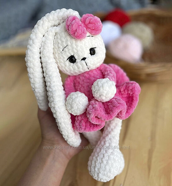 Зайка у рожевій сукні. Мяка вязана плюшева іграшка. В наявності.