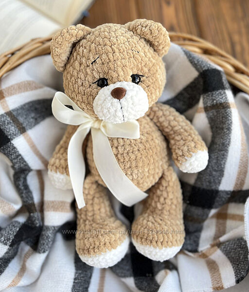 Вязаний плюшевий ведмедик. Ручна робота. В наявності.