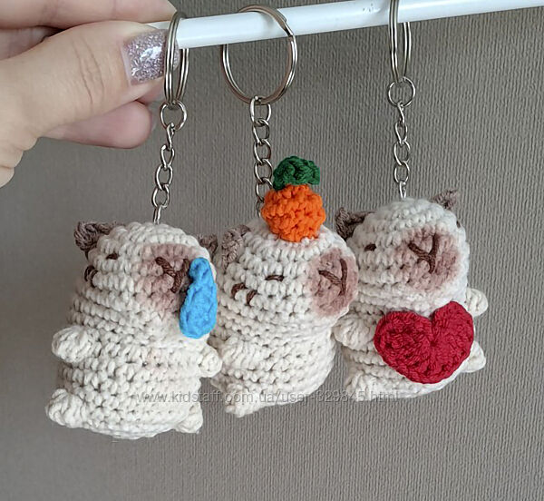 Капібара. Вязані брелоки.