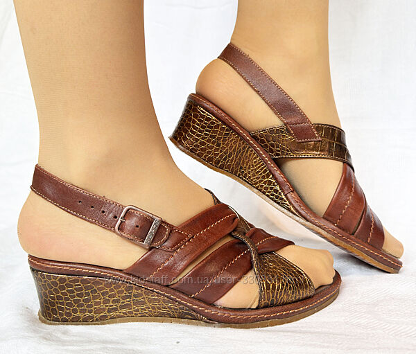 843. Босоніжки шкіряні Rohde 37 р.