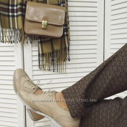 Роскошные туфли-броги бежевого цвета, натур кожа, Италия, скидка