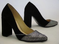 Модельные женские туфли с серебристым носком