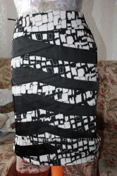 Оригинальная бело-черная юбка