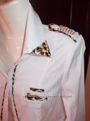Блузка белоснежная с лео вставками и стразами.