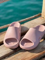 Слайди Crocs Mellow, W8, б/у один тиждень