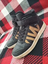 Недорого фірмові снікерси черевики з утепленням