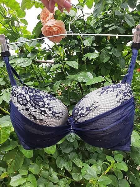 Бюстгальтер с кружевом и стразами censored 