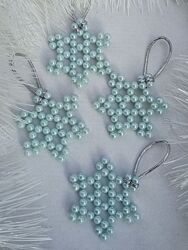 Ёлочные украшения ручной работы снежинки из бусин