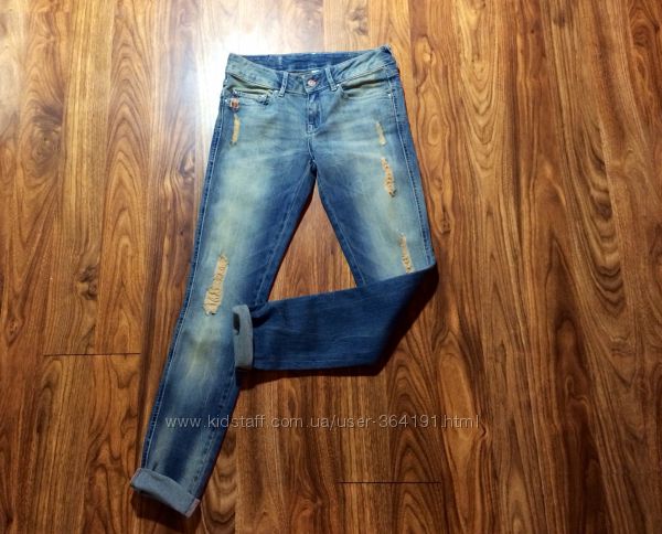 Модные джинсы скинни Mango 