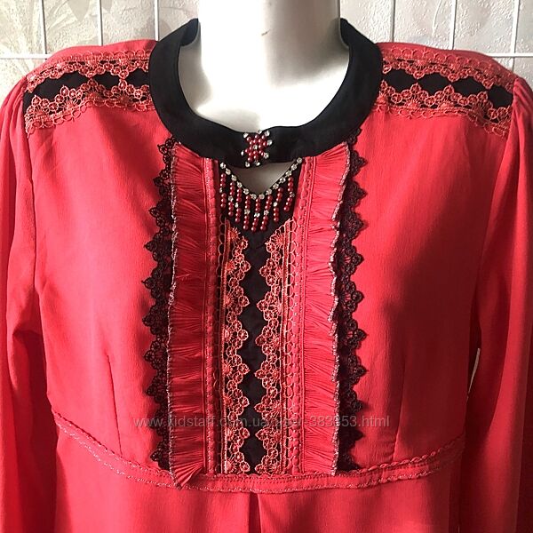 Алая нарядная блузка из вискозы с декором 48