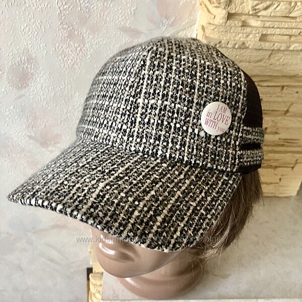 Демисезонная бейсболка  твида бежевых тонах