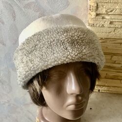 Молочная меховая шапка кубанка 56-57 см
