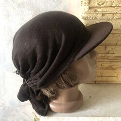 Шерстяная бандана с козырьком