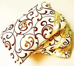 #10: Вензеля кремовый фон