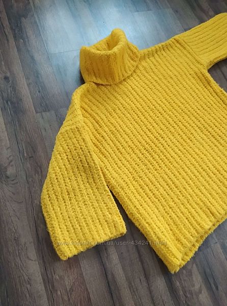 Яркий свитер крупной вязки oversize