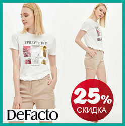 Белая женская футболка Defacto / Дефакто с серебристым и золотистым принтом