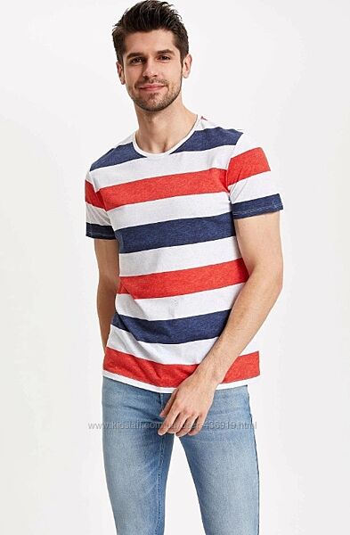 Белая мужская футболка Defacto / Дефакто в сине-красную полоску