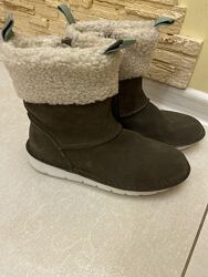Замшевые сапожки Clarks 