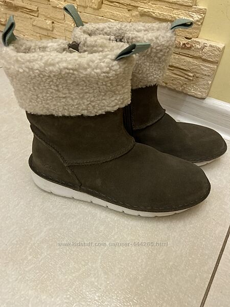Замшевые сапожки Clarks 