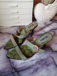 Эффектные босоножки