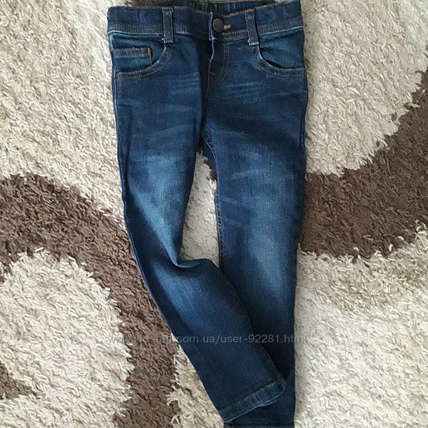 Классные зауженные джинсы M&S  3-5 лет