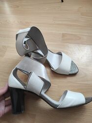 Кожаные босоножки