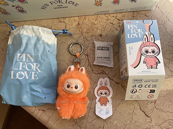Labubu оригінал Pin for Love брелок з літерою дуже милий