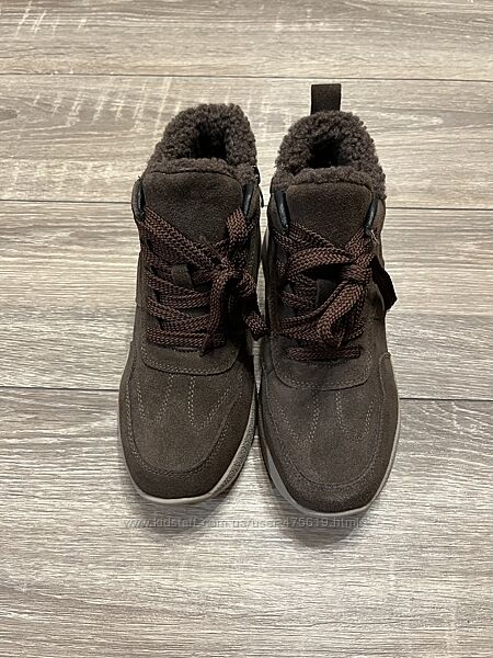 Зимові кросівки нові, натуральна замша устілка 24см, шоколадний колір
