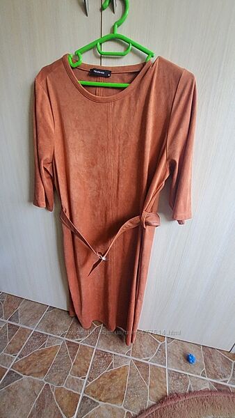 Прямое платье под замш reserved. 500 грн