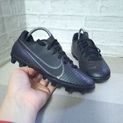 Футбольные бутсы Nike Mercurial Vapor указан размер EUR 35.5