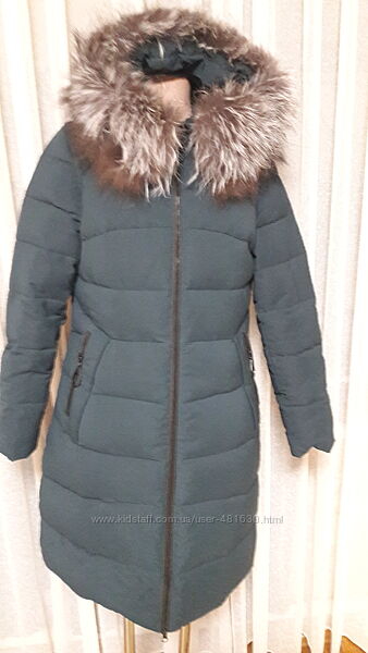 Теплий пуховик із хутряним коміром