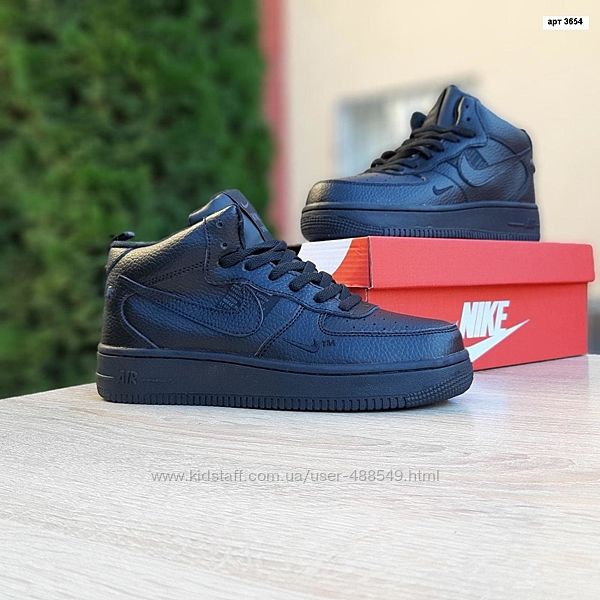 Зимние кроссовки Nike Air Force 1 Mid LV8, черные, мех