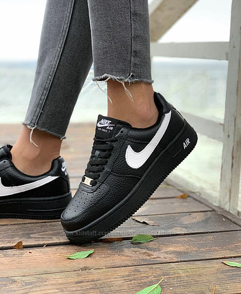 Зимние кроссовки Nike Air Force черные с белым, мех