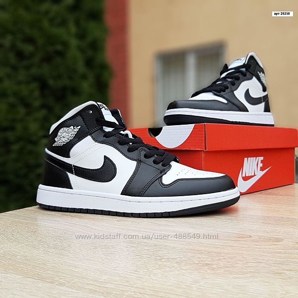  Кроссовки Nike Air Jordan 1 Retro High Белые с чёрным
