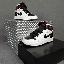 Кроссовки женские Nike Air Jordan 1, белые с черным