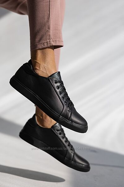 Кожаные женские кроссовки черные Yuves 3344