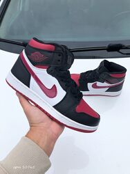 Кроссовки женские Nike Air Jordan, черные с белым/бордовым
