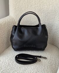 Симпатична шкіряна сумочка, кожаная середній розмір. Італія