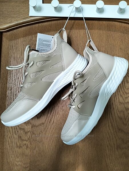 Нові кросівки 38-39 розмір