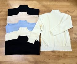 Кашемировый светлый , классный свитер - гольф с разрезами