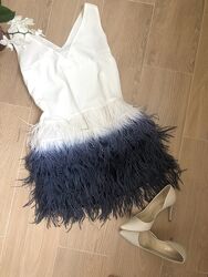 Платье со страусиными перьями