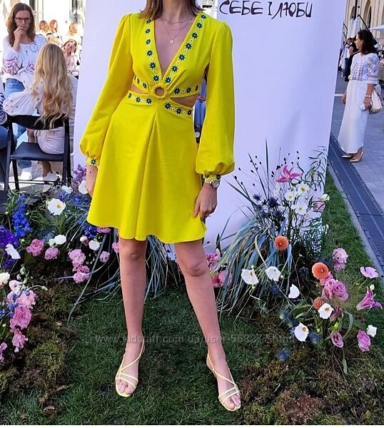 Розкішна лляна сукня етно