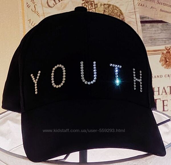 Стильная кепка со стразами Сваровски Youth