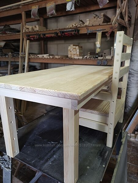 Комплект меблів для маленької дитини  стіл і стілець 